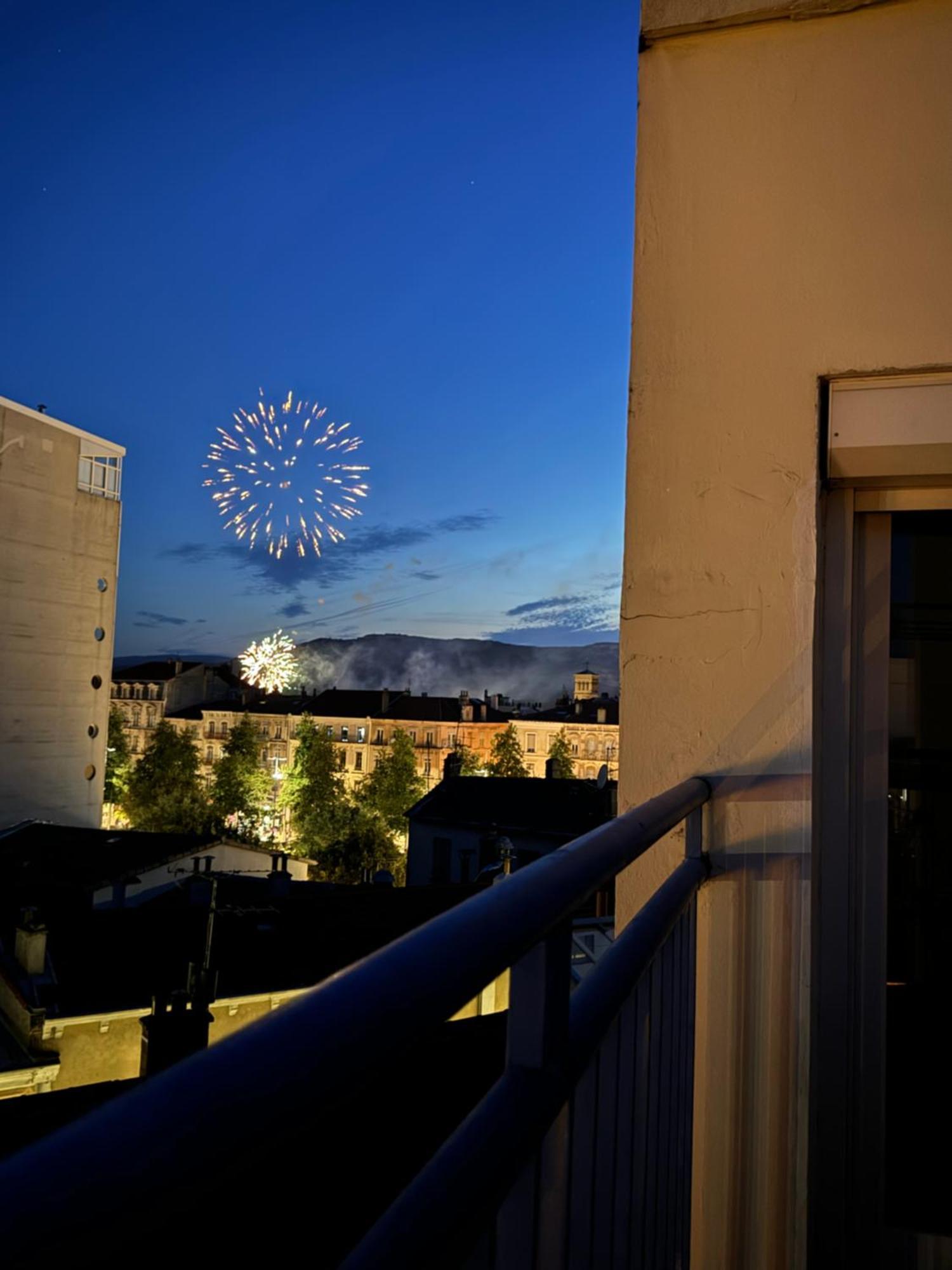 Appartement Terrasse Au Coeur De Valence 54 Exteriör bild